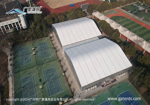 選擇低成本搭建網(wǎng)球場篷房，看看是怎么樣的呢？